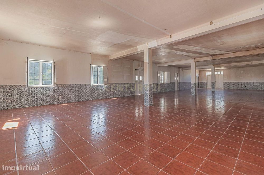 Armazém à Venda em Loures com Elevado Potencial de Valorização