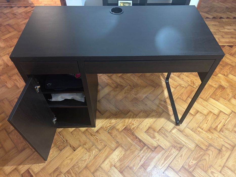 Secretária preta Ikea