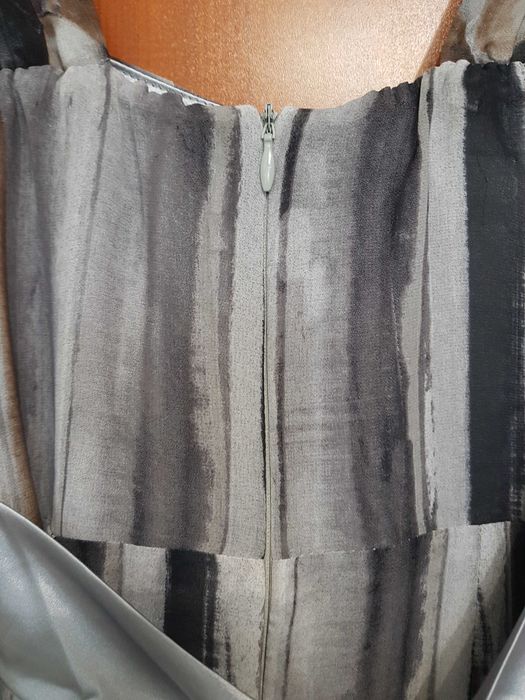 Szara elegancka sukienka 36