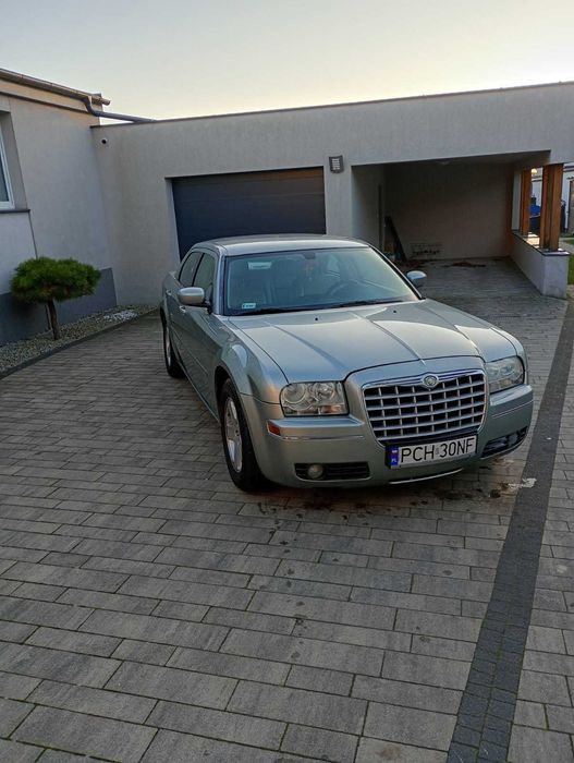 Chrysler 300. 3518 cm3 183km V6