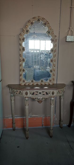 Credencia com espelho