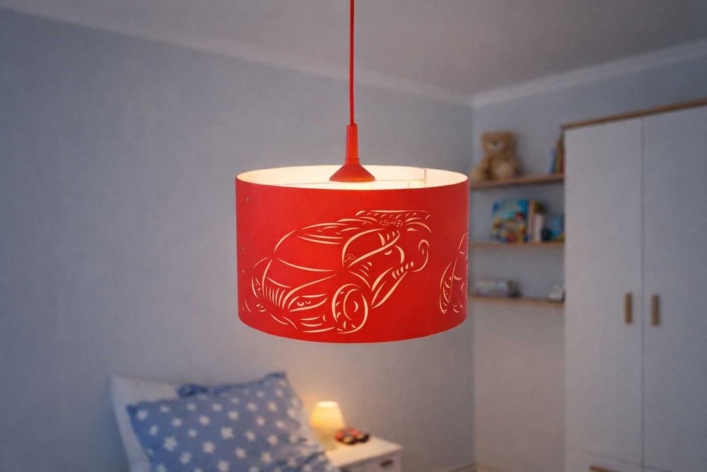 Lampa wisząca do pokoju chłopca – motyw auta, stan idealny