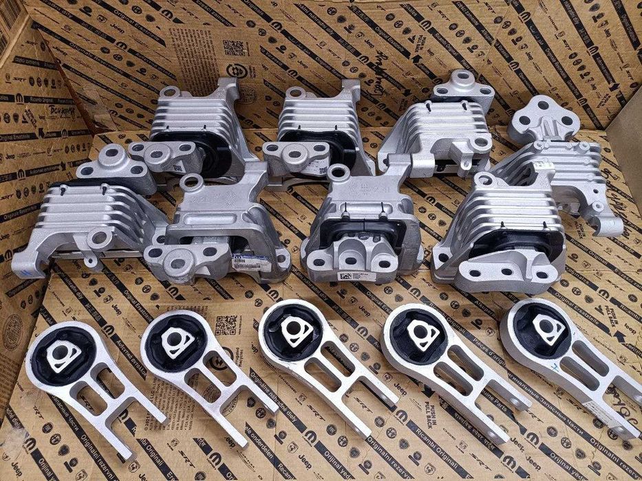 Подушка двигуна Jeep Cherokee 2.4L/3.2L Chrysler 200 2.4L