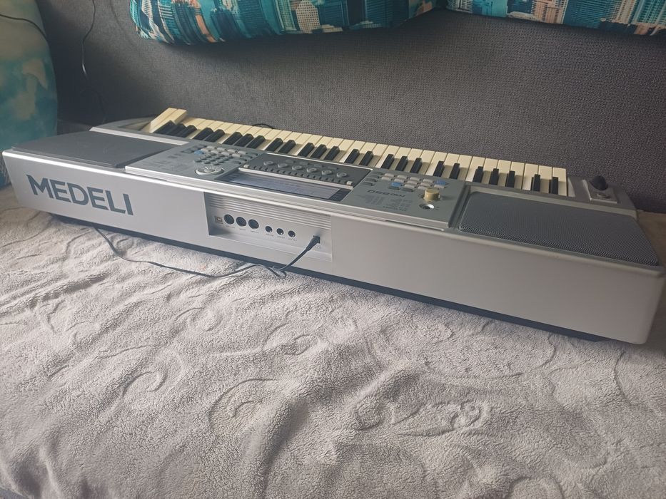 Продам синтезатор MEDELI mc850
