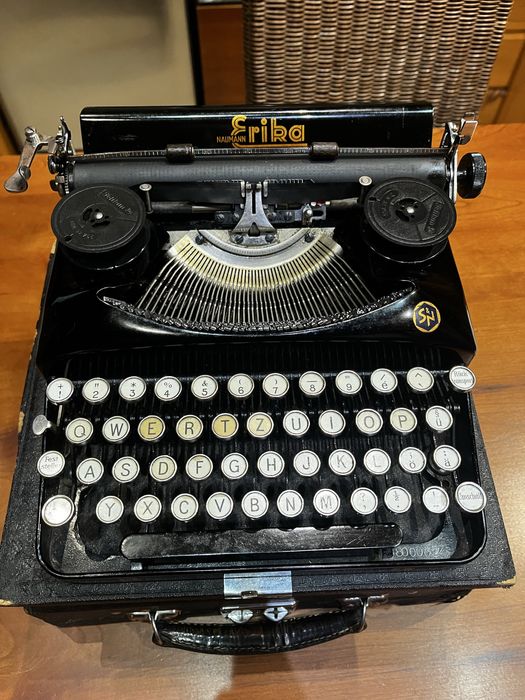 Antiga maquina escrever Erika S
