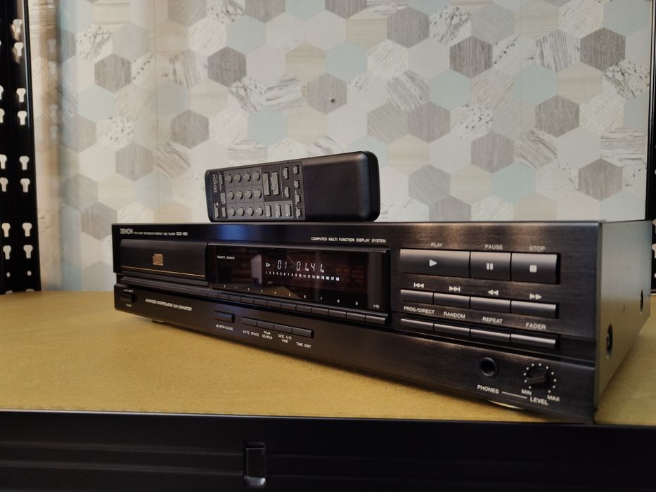 Odtwarzacz CD Denon DCD-680 z pilotem