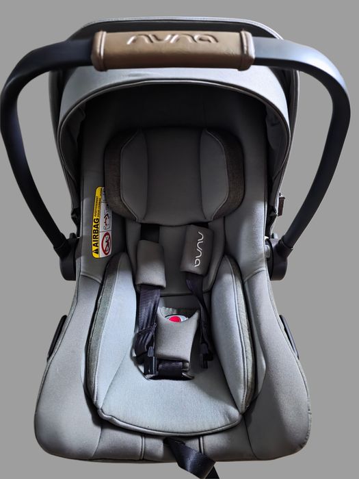 Fotelik samochodowy z bazą Nuna pipa