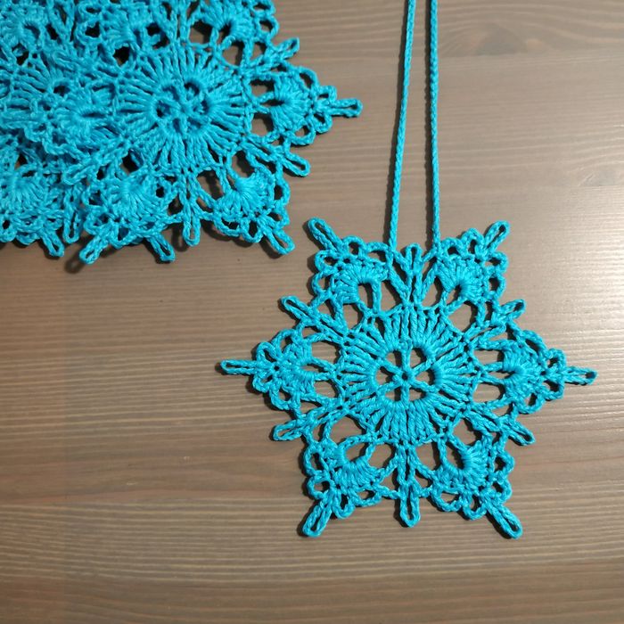 Декор в'язані сніжинки