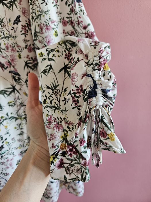 Sukienka L biała w kwiaty i ptaki h&m