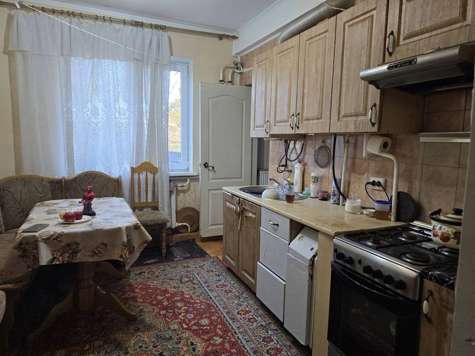 Продаж цегляного будинку.