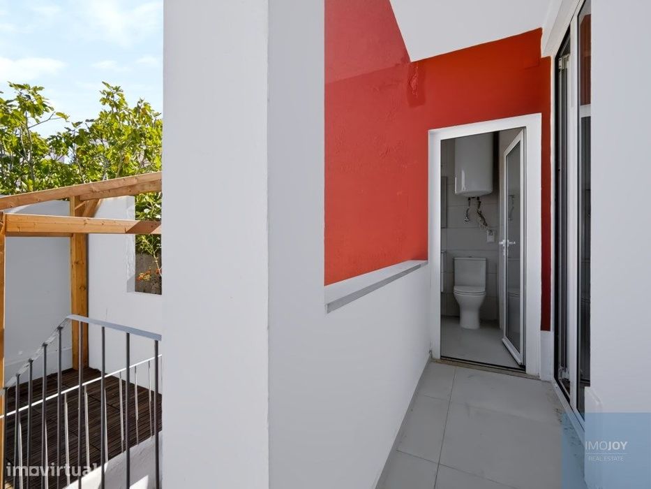 Apartamento T2 Remodelado com Terraço Privativo na Ajuda em Lisboa