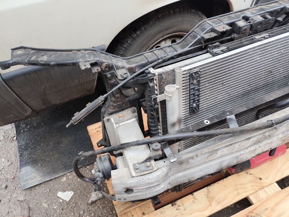 Pas przedni kompletny audi A5 8t 2.0tdi cah przed liftem