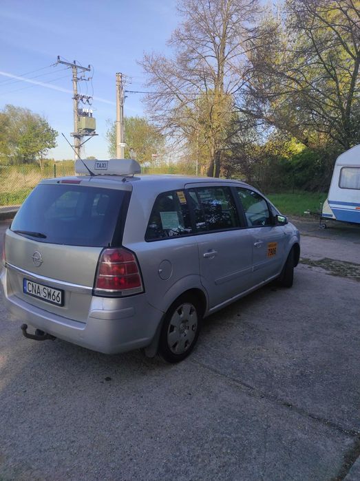 Sprzedam Opla Zafirę 1.6 LPG, siedmioosobową, 2006 rok