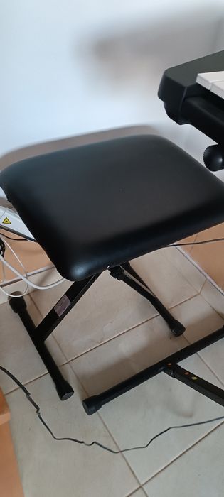 Teclado Yamaha semi novo