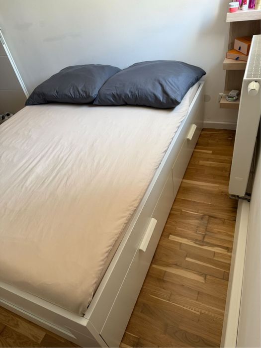 cama Ikea branca