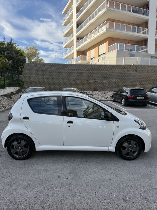 Toyota Aygo • Restyling 2013 • Ecran • Jantes Especiais • Revisado • Bem Estimado • AC
