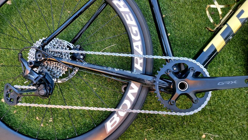 Trek Domane AL (Tam. T54) – Estrada e Gravel (Versátil)
​Pr