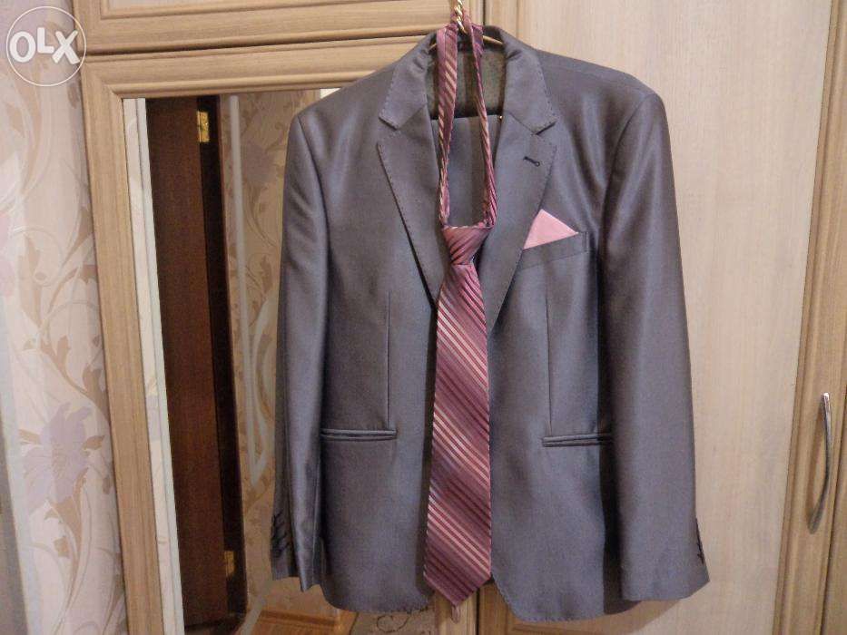 Продам мужской свадебный костюм