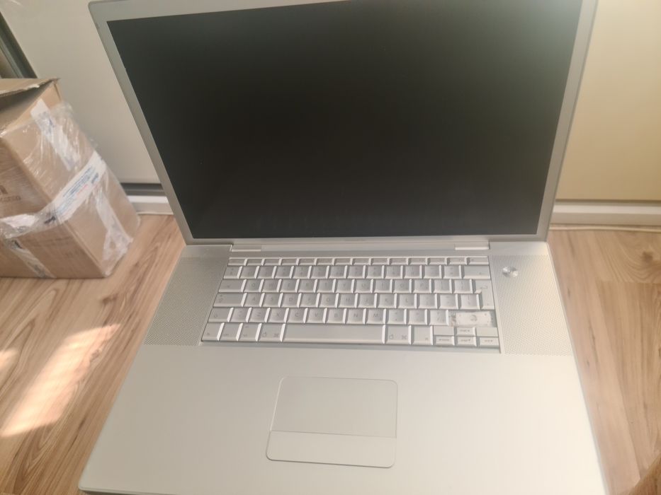 Macbook  pro  uszkodzony