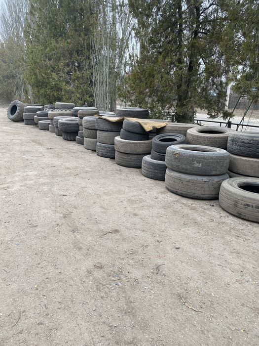 Віддам старі шини б/у з вантажівок. Безкоштовно