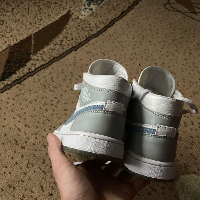 Jordan Air Jordan 1 Mid Wolf Grey Aluminum W