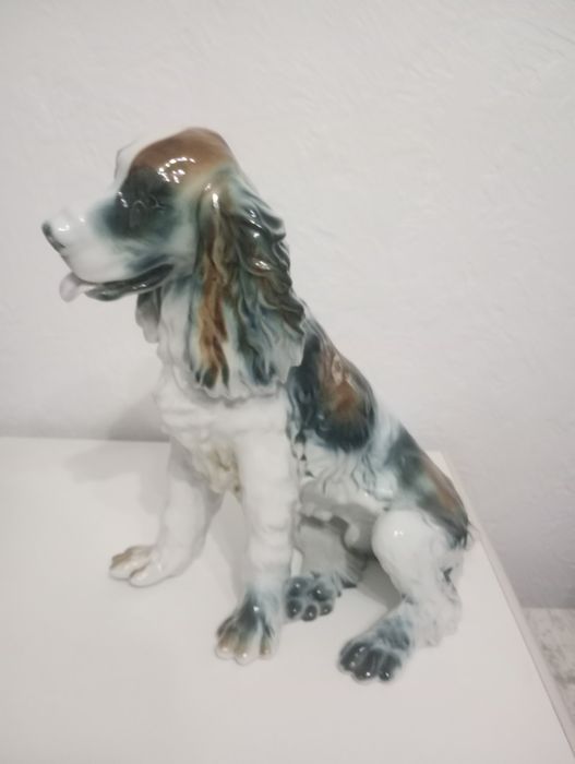 Статуэтка фарфоровая