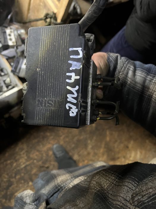 MR955425 Mitsubishi блок abs mitsubishi pajero sport