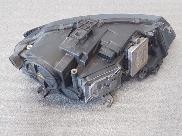 Ótica / farol esquerda AUDI A4 Avant (8K5, B8)