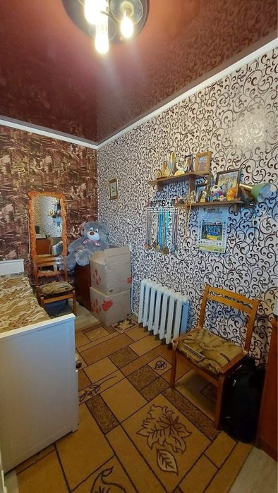 Продам 1/2 частину будинку з гаражем