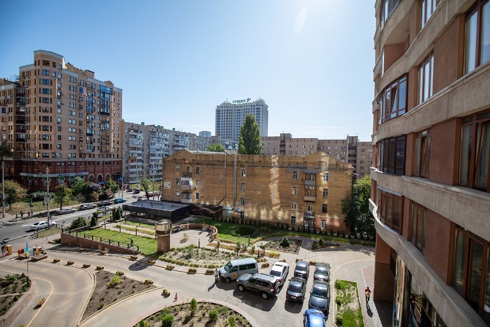 3к квартира подобово ,центр,паркiнг,ЖКДипломат Хол,ботанiчний сад