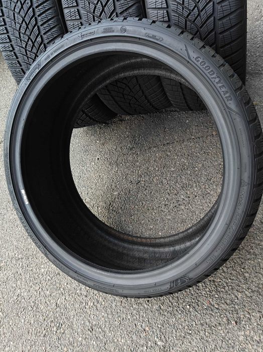 R20 235 35 шини зимові Goodyear Ultra Grip Ice 2 чудовий стан агресивні арктичні