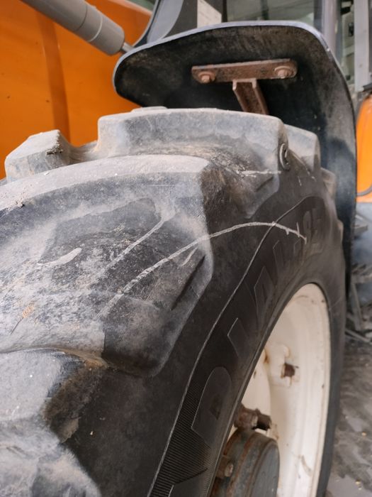 Ciągniki Renault Ares 610RZ z ladowaczem