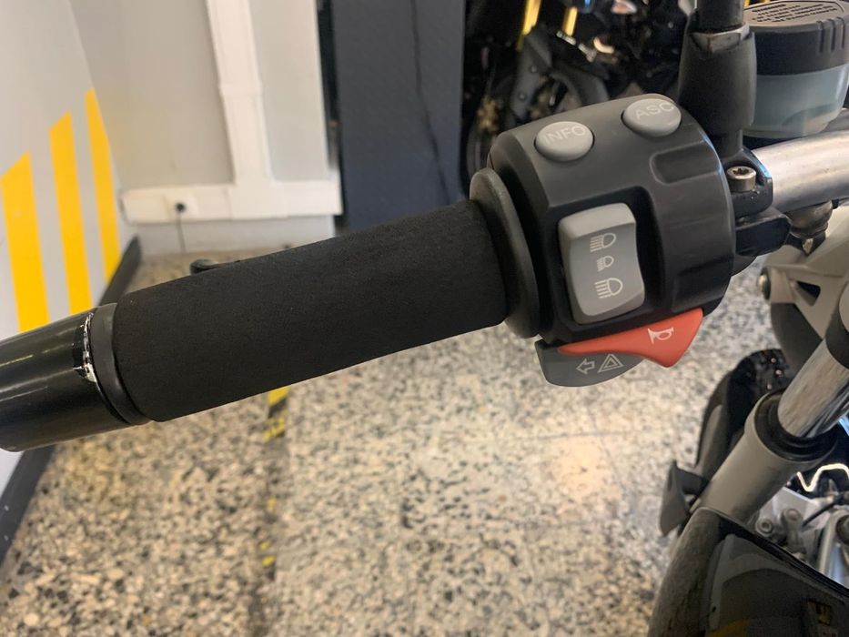 BMW R 1200 R em optimo estado. Nacional Histórico revisões na Marca. 28000 Kms