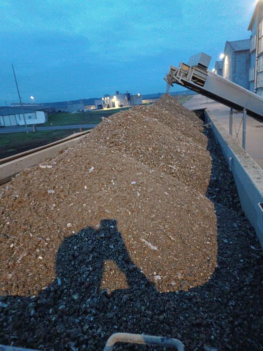 Pomiot kurzy, wapno z dowozem na pole