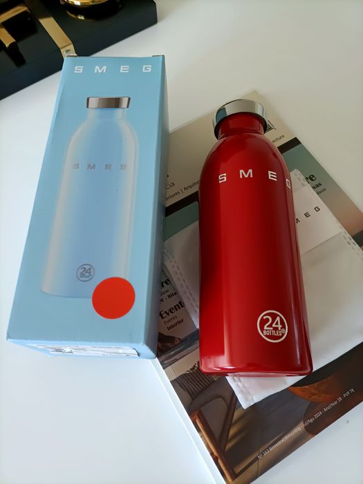Garrafa térmica Smeg de 500 ml nova