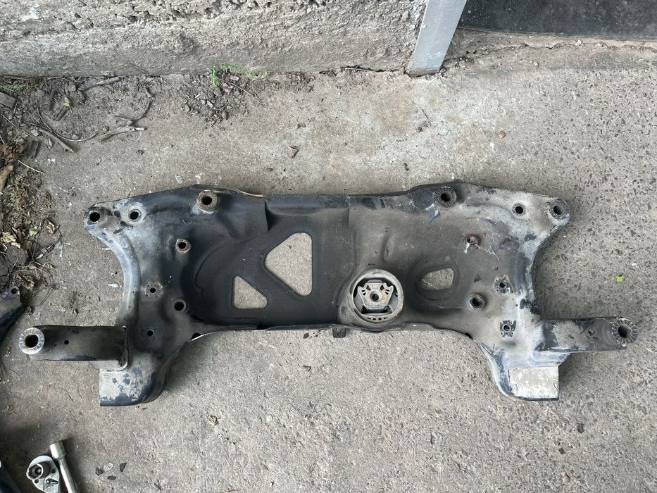 Подрамник Passat NMS