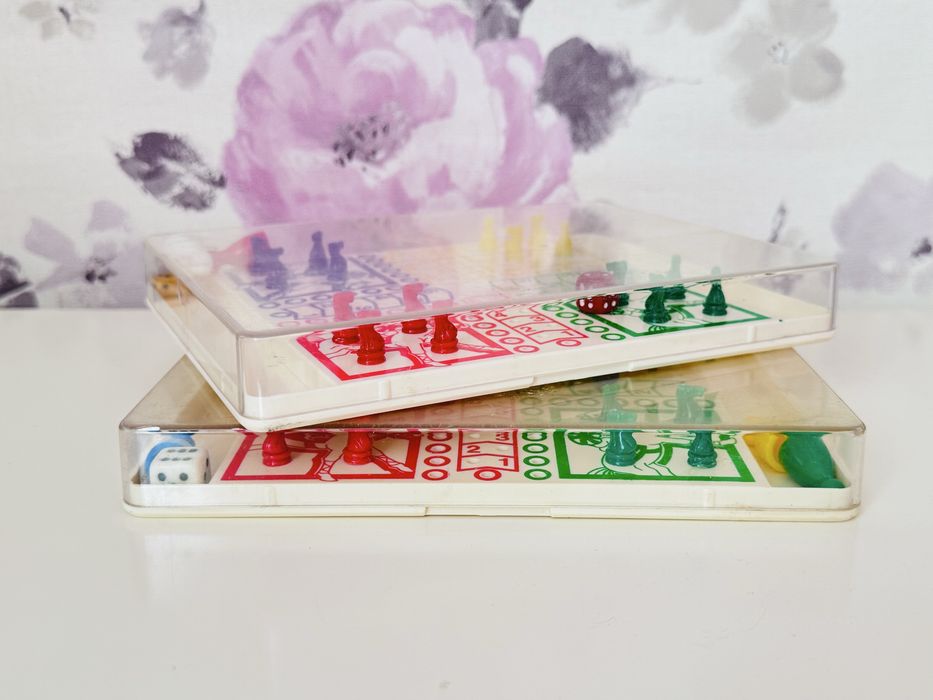 Gra podróżna w konie,pudełko zabawa z małymi konikami,Playbox vintage