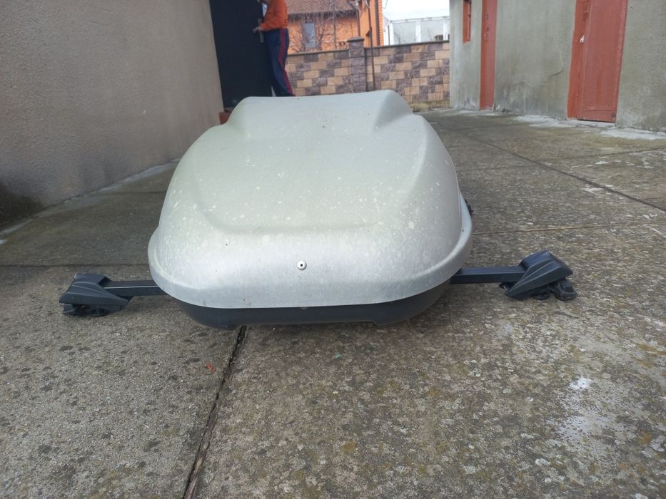 Продам багажник з кріпленям на рейлінги