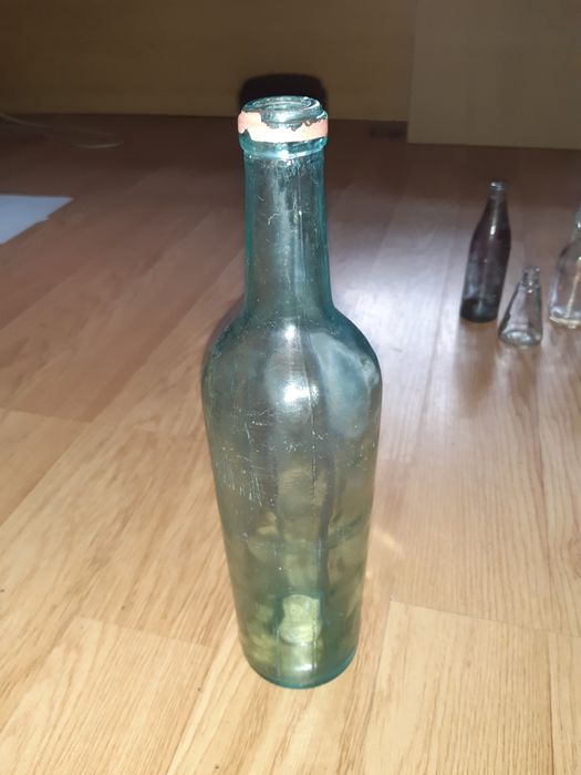 Stare butelki kolorowe szkło