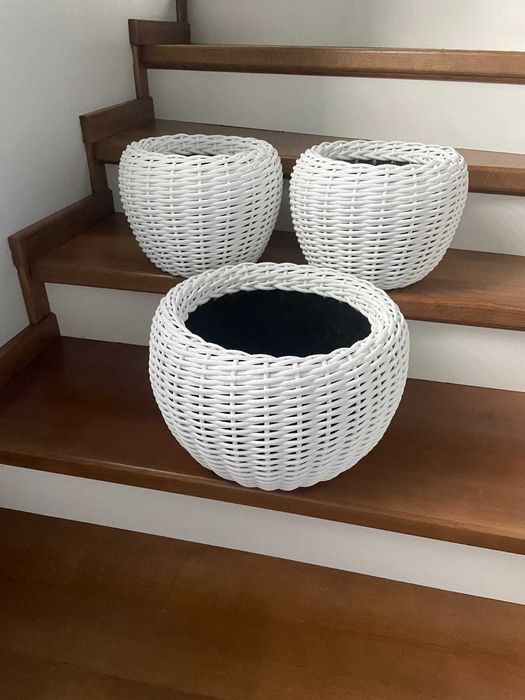 Кашпо з ротангу для декору терас, саду та дому