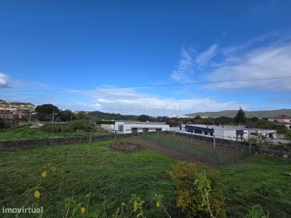 Terreno Urbano em Âncora-219m² de Construção com Vista Mar