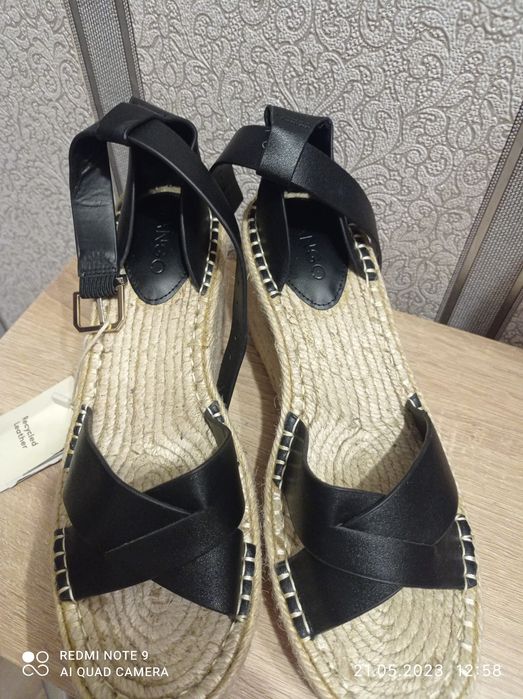 Продам жіночі босоніжки