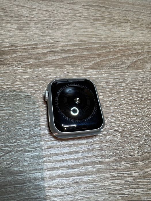 Apple Watch Series 5 44mm GPS biały – uszkodzona szybka – sprawny