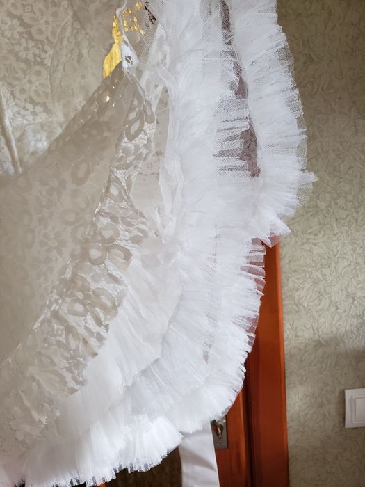 Продам святкову сукню для дівчинки віком 6-8 років