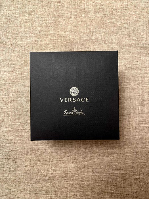 Kubek K Versace Virtus Alphabet