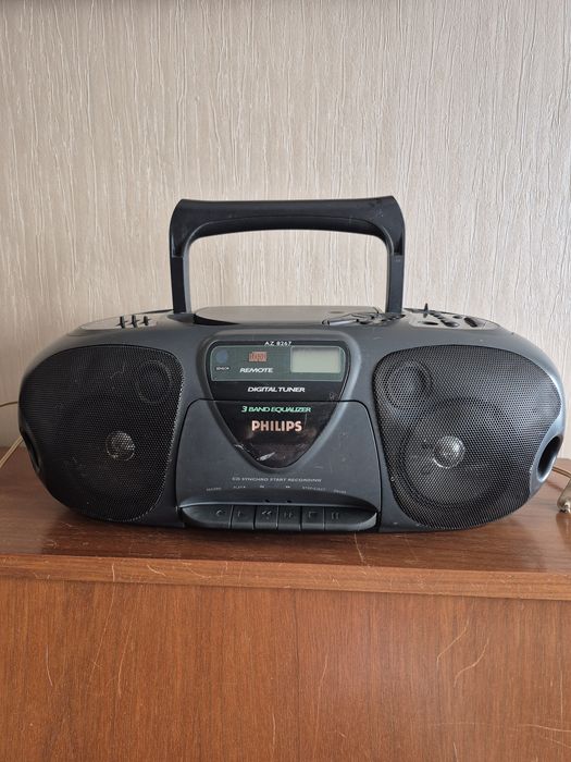 Магнітола - радіоприймач  Magnavox (Philips) AZ8267 переносна, б/в