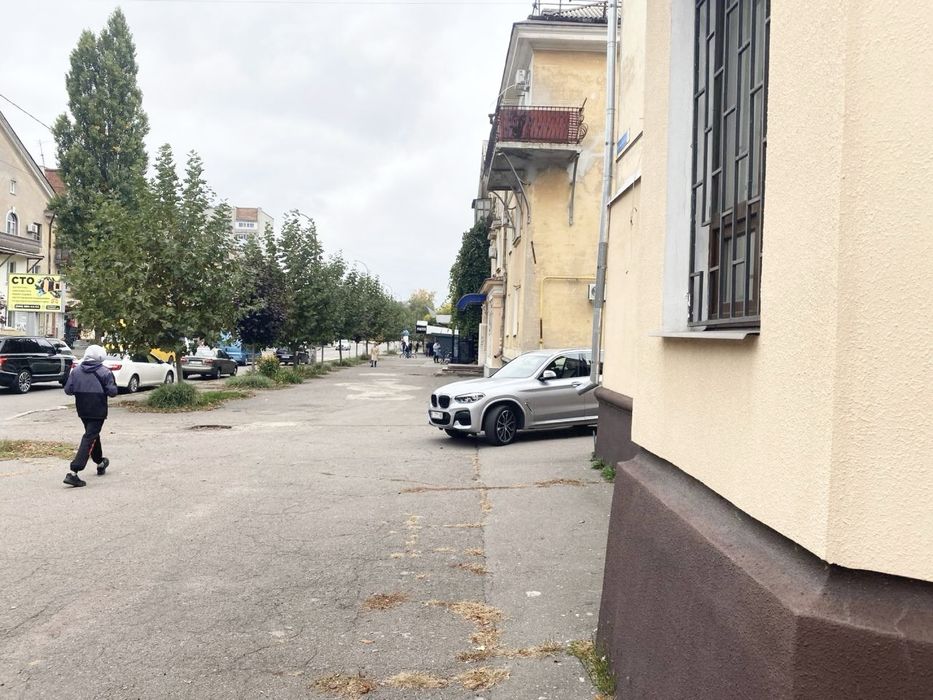 Продаж приміщення в Крюкові біля зупинки