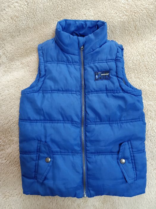 Жилетка на мальчика 5-6 лет