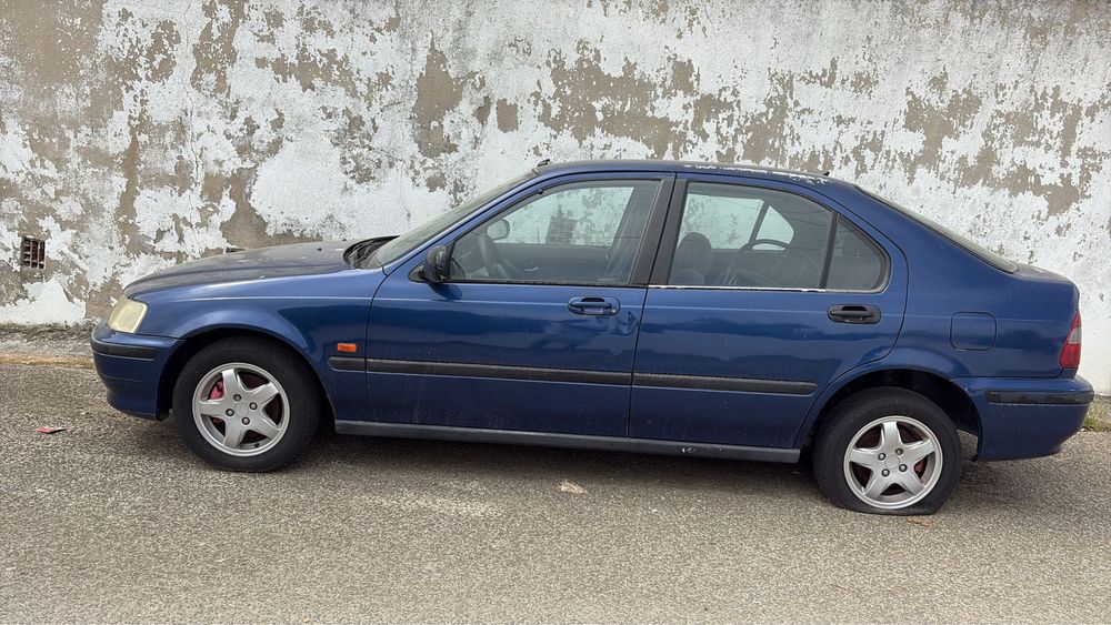 Vendo carro para peças com motor a trabalhar