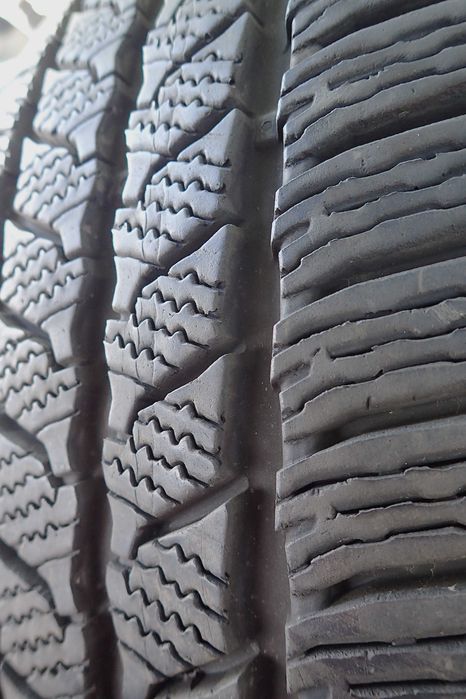 Opony Zimowe Continental Van Contact Winter 215/65R16C 2SZT.